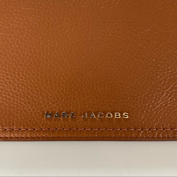 Marc Jacobs The Groove Grained Leather Wristlet Wallet